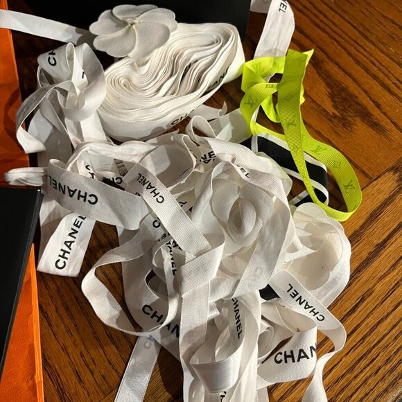 HERMES CHANEL LOUIS VUITTON Bags Boxes Camillas Ribbon  - Luxury Designer Decor - Picture 6 of 8